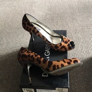 Dolce & Gabbana peep toe calf hair pump sz 9.5